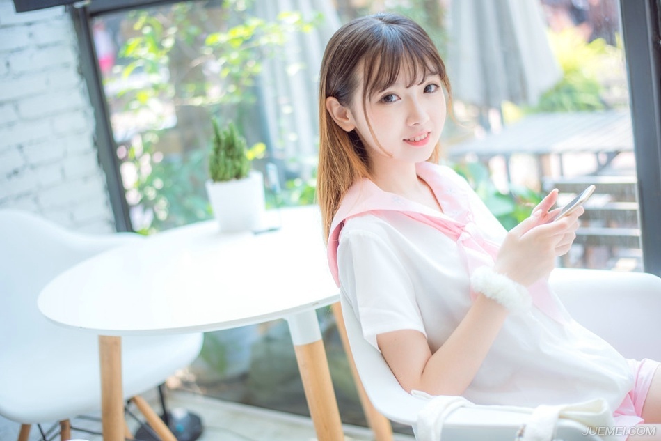 别抱怨生活的无聊生活嘛，就是无聊中自己找些乐子。我可以被打败但我不允许自己爬不起来。